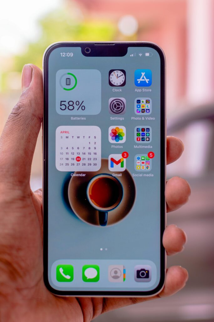 iOS 18:a very important feature has been added: a call recording calculator, call dialer, and home screen customization